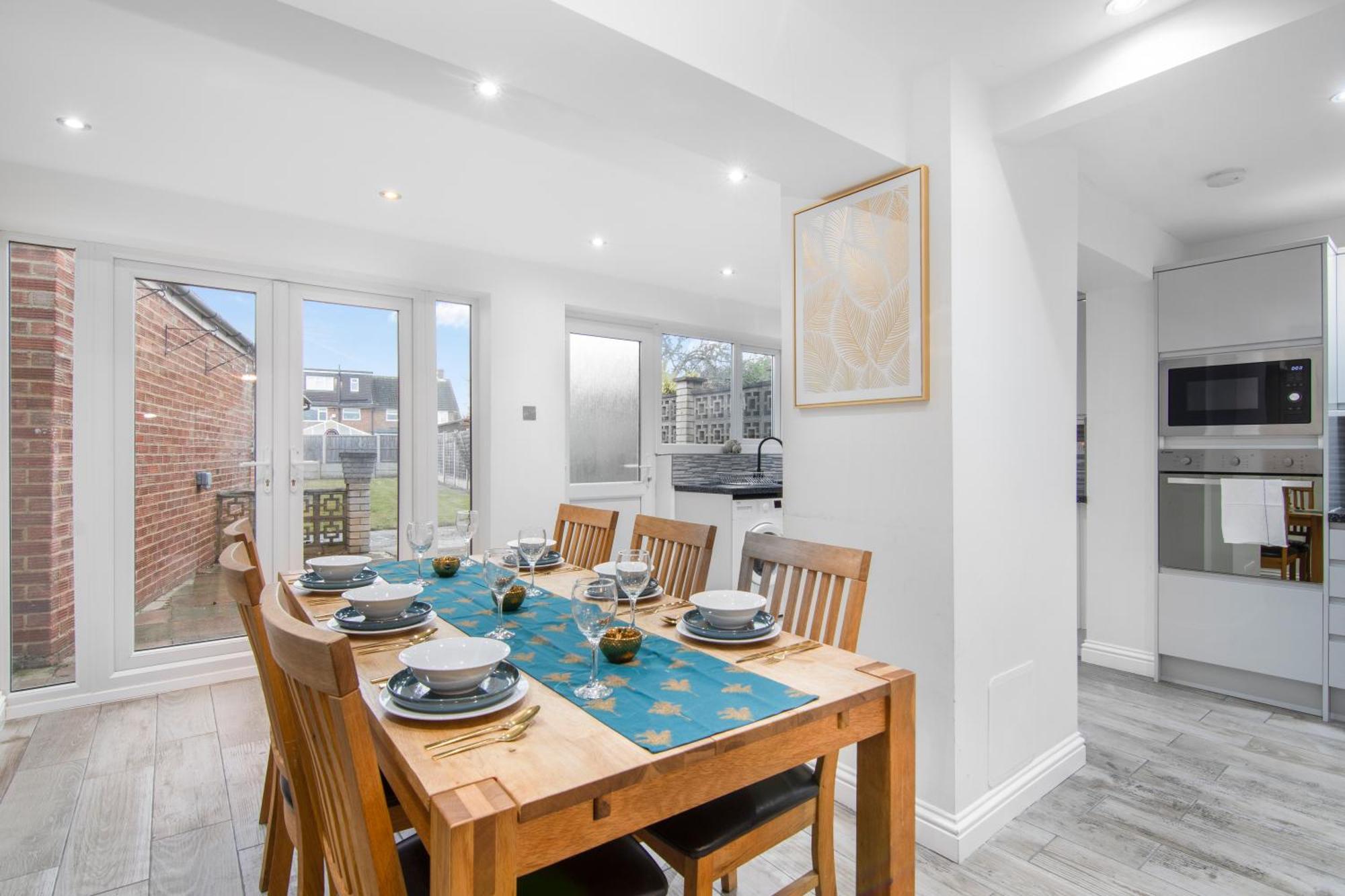 Onsitestays - Spacious 3 Bed House With Garden, Wifi & 4 Plus Parking Грейвсенд Экстерьер фото