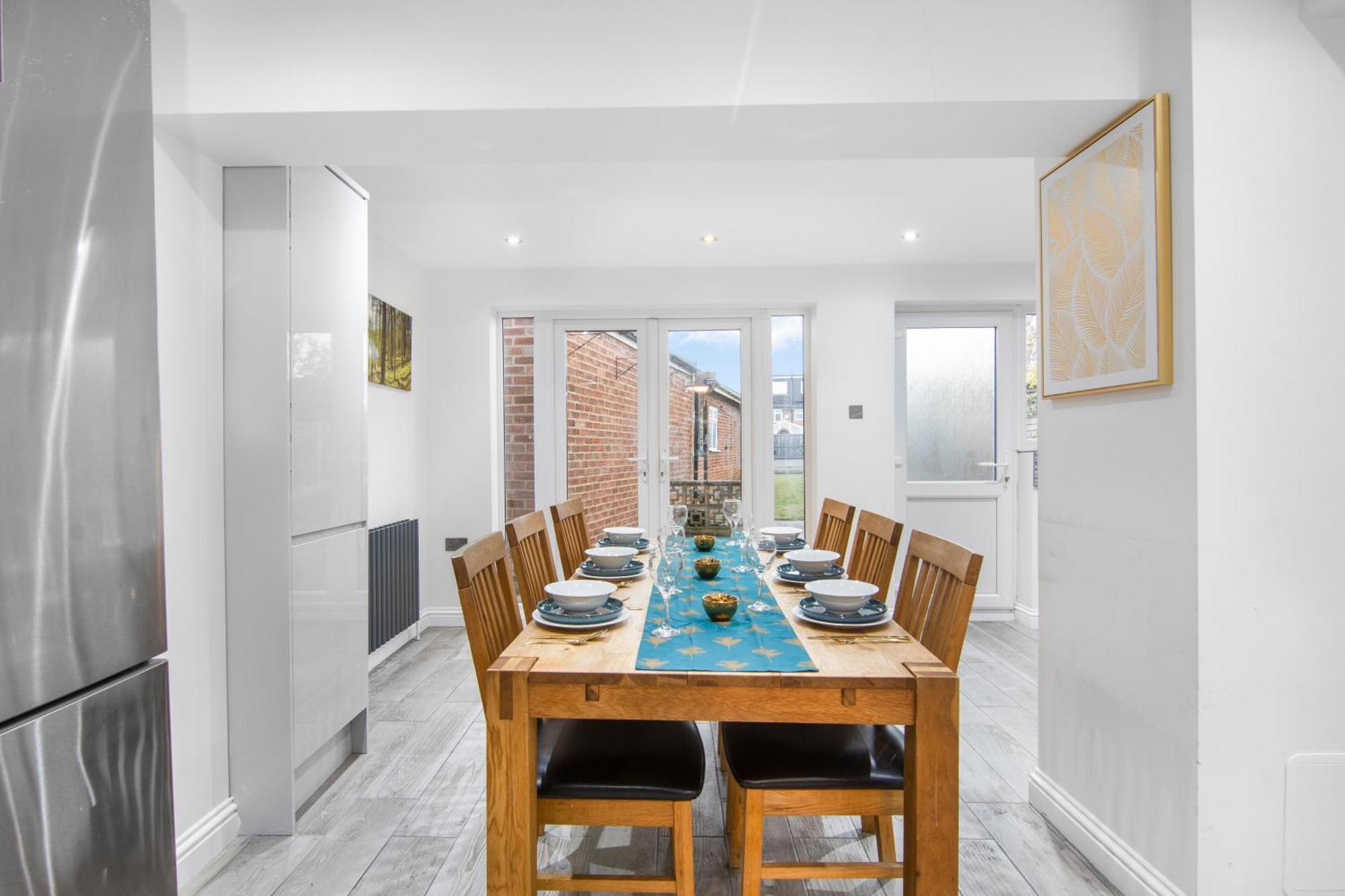 Onsitestays - Spacious 3 Bed House With Garden, Wifi & 4 Plus Parking Грейвсенд Экстерьер фото